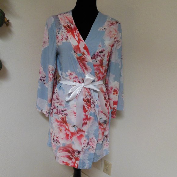 Anthropologie Other - Plum Pretty Sugar Blue Floral Robe